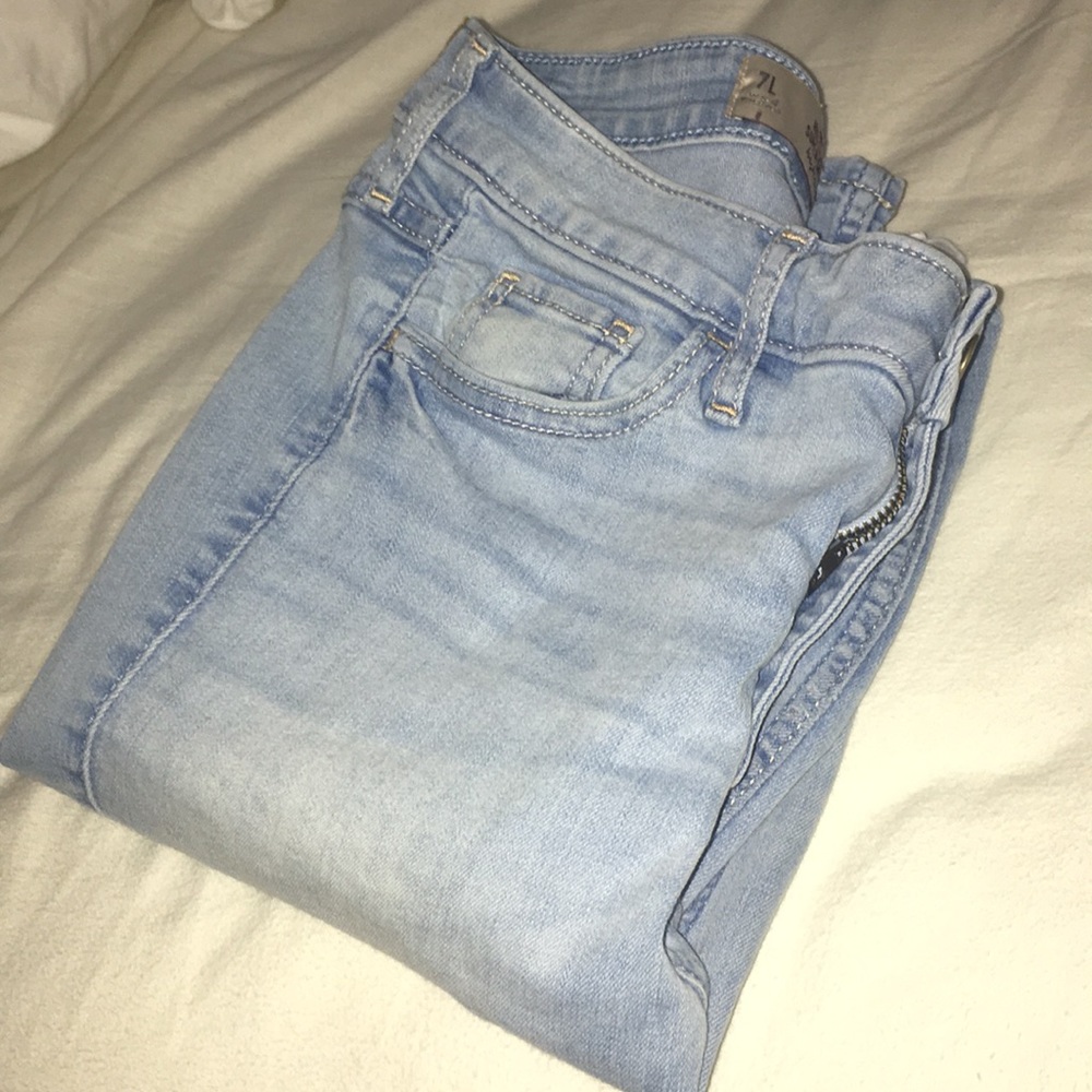 Hollister light wash jeans !